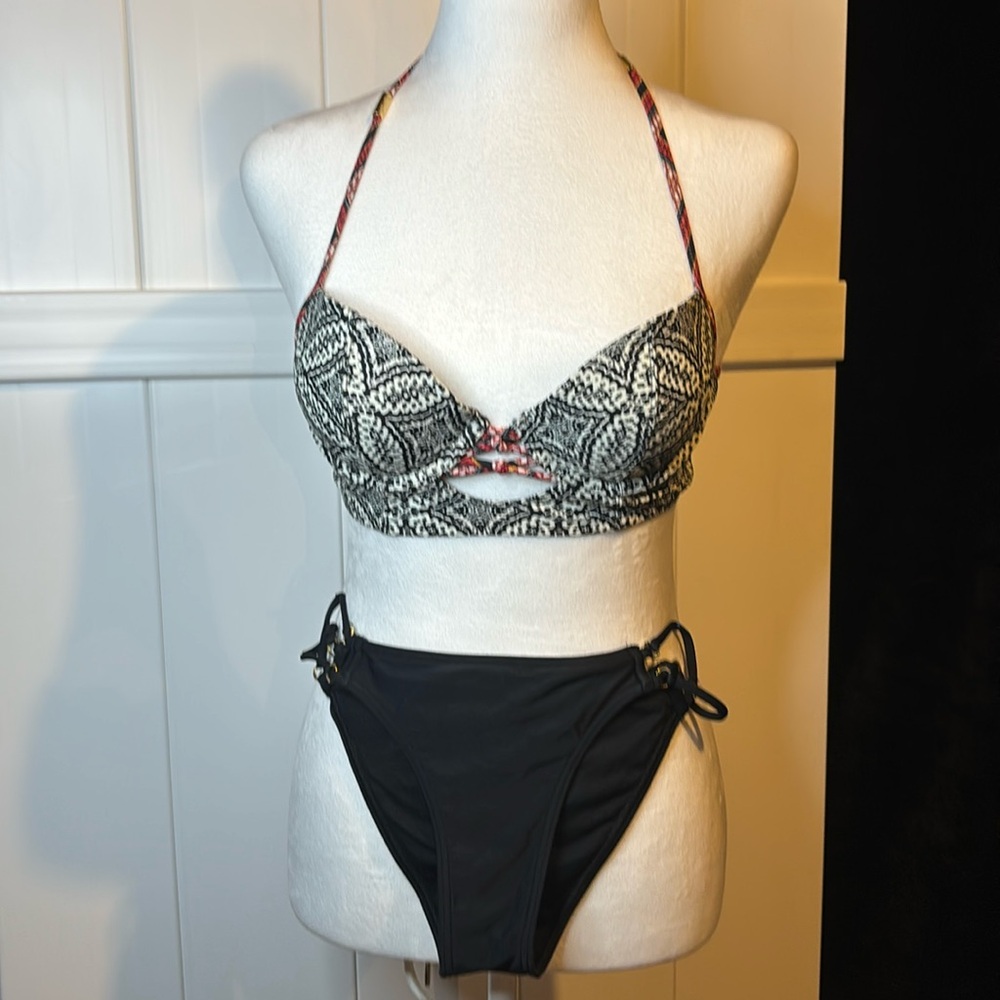 Abercrombie & Fitch Black and White Bikini